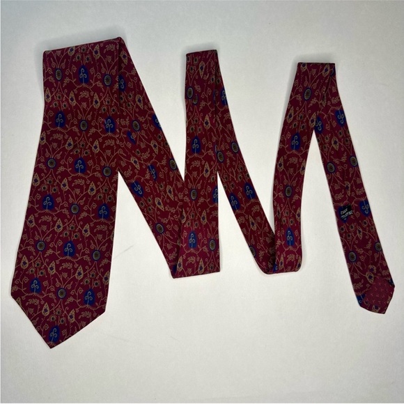 Vintage TIFFANY & CO 1986 Medieval Burgundy & Gold Classic Silk Tie, 3.5” - Picture 7 of 8